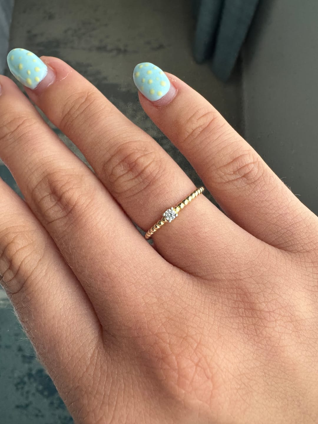 Customer photo review of Anillo Delgado Bolitas Con Zirconia
