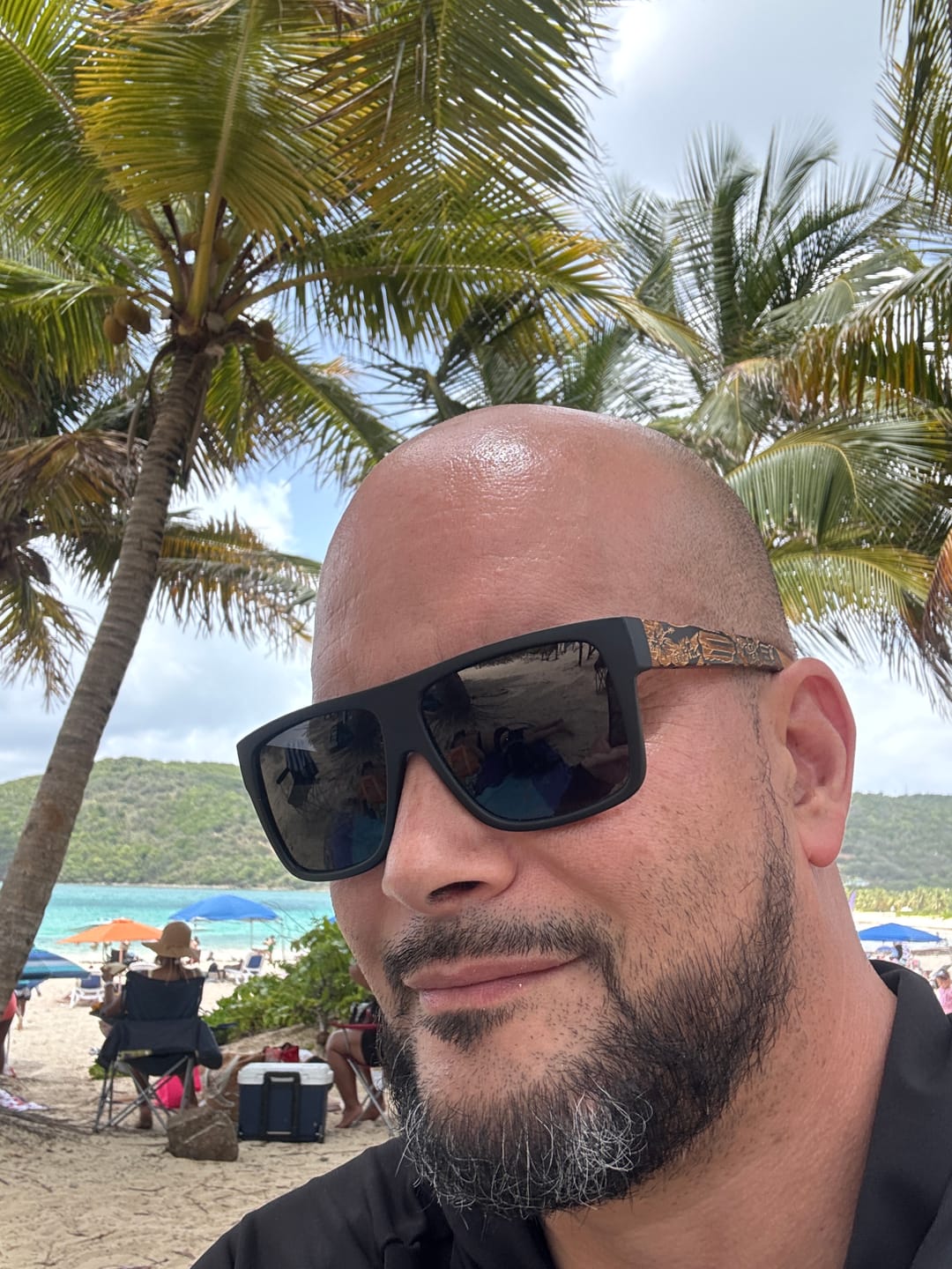 Customer photo review of Mis Raíces Black