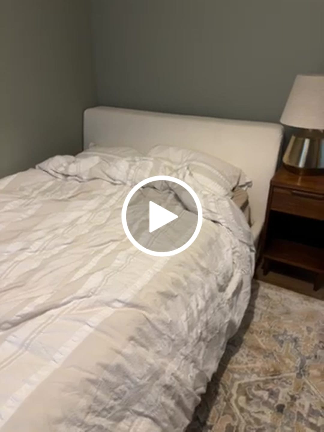 Customer video review of O2 Bed SmartFoam™ Cloud Frame