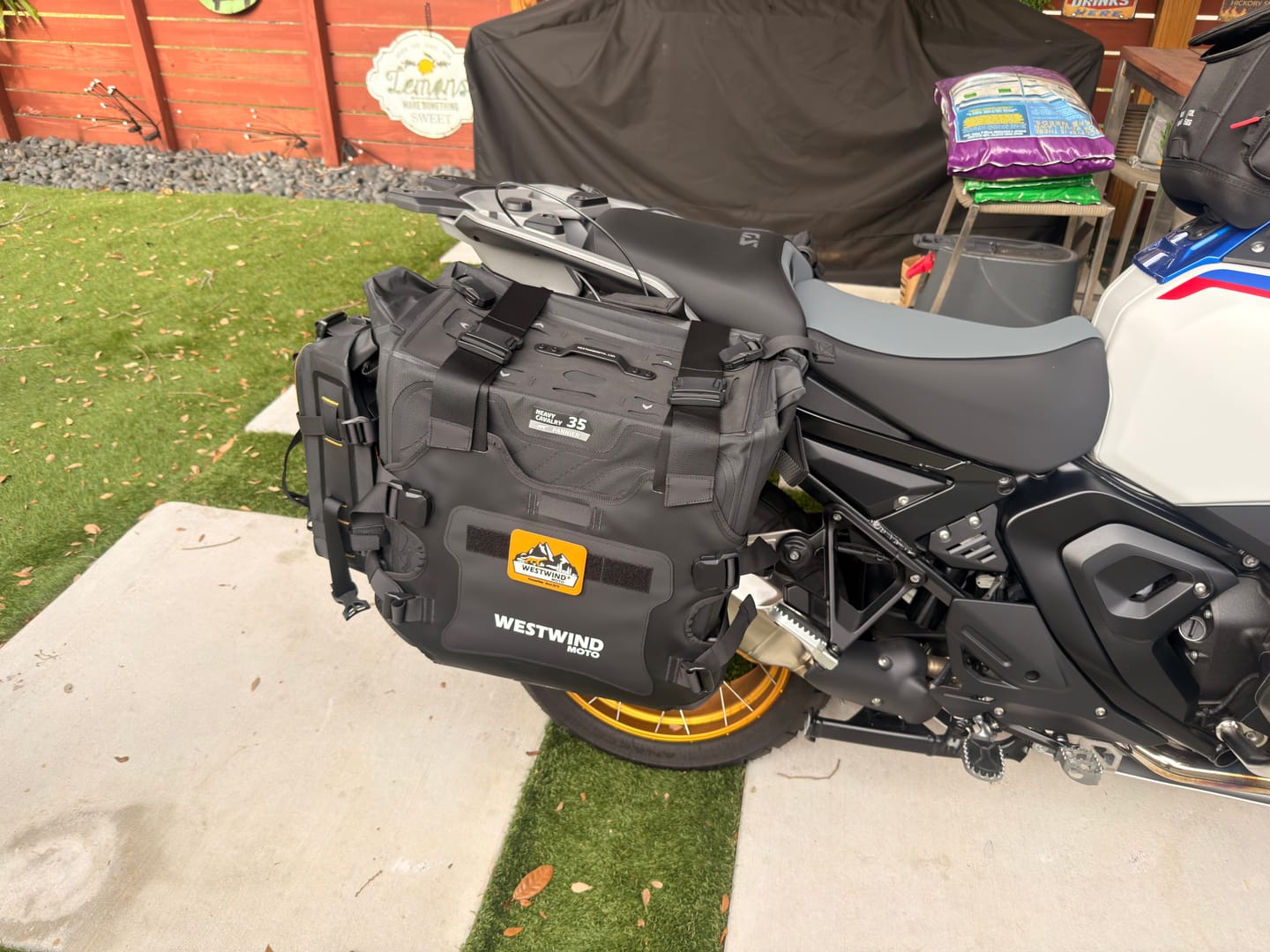 Customer photo review of Heavy Cavalry Panniers Set for BMW R 1300 GS ADV