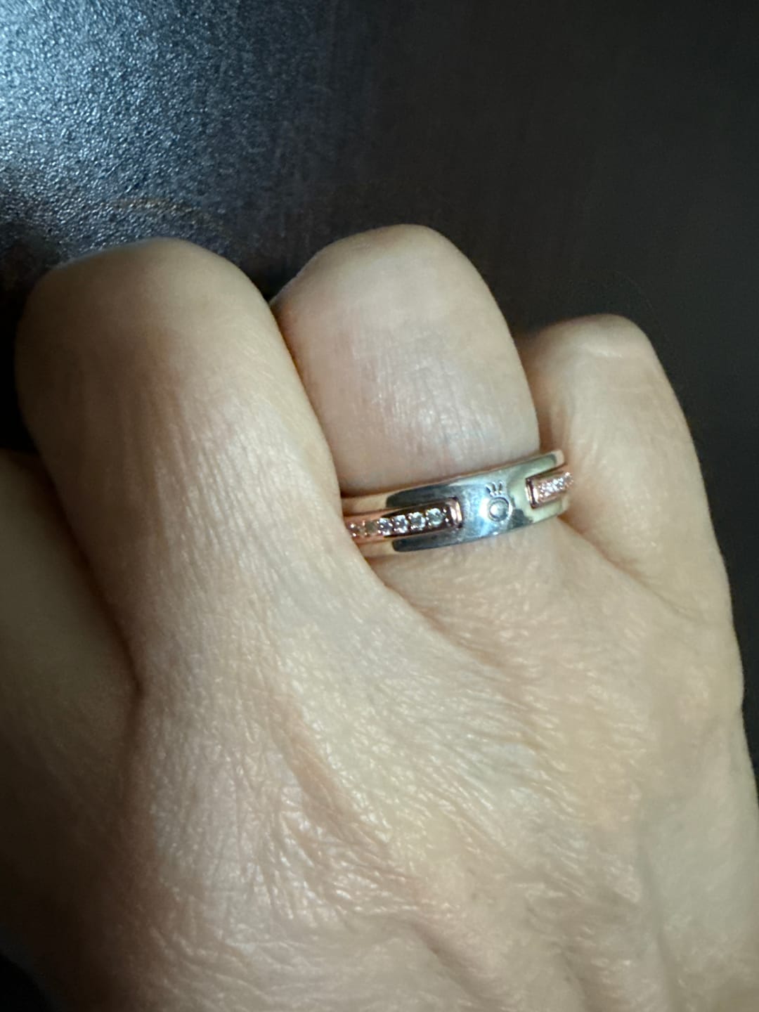 Customer photo review of ANILLO LOGO Y PAVE 2 TONOS SIGNATURE PANDORA + KIT DE REGALO