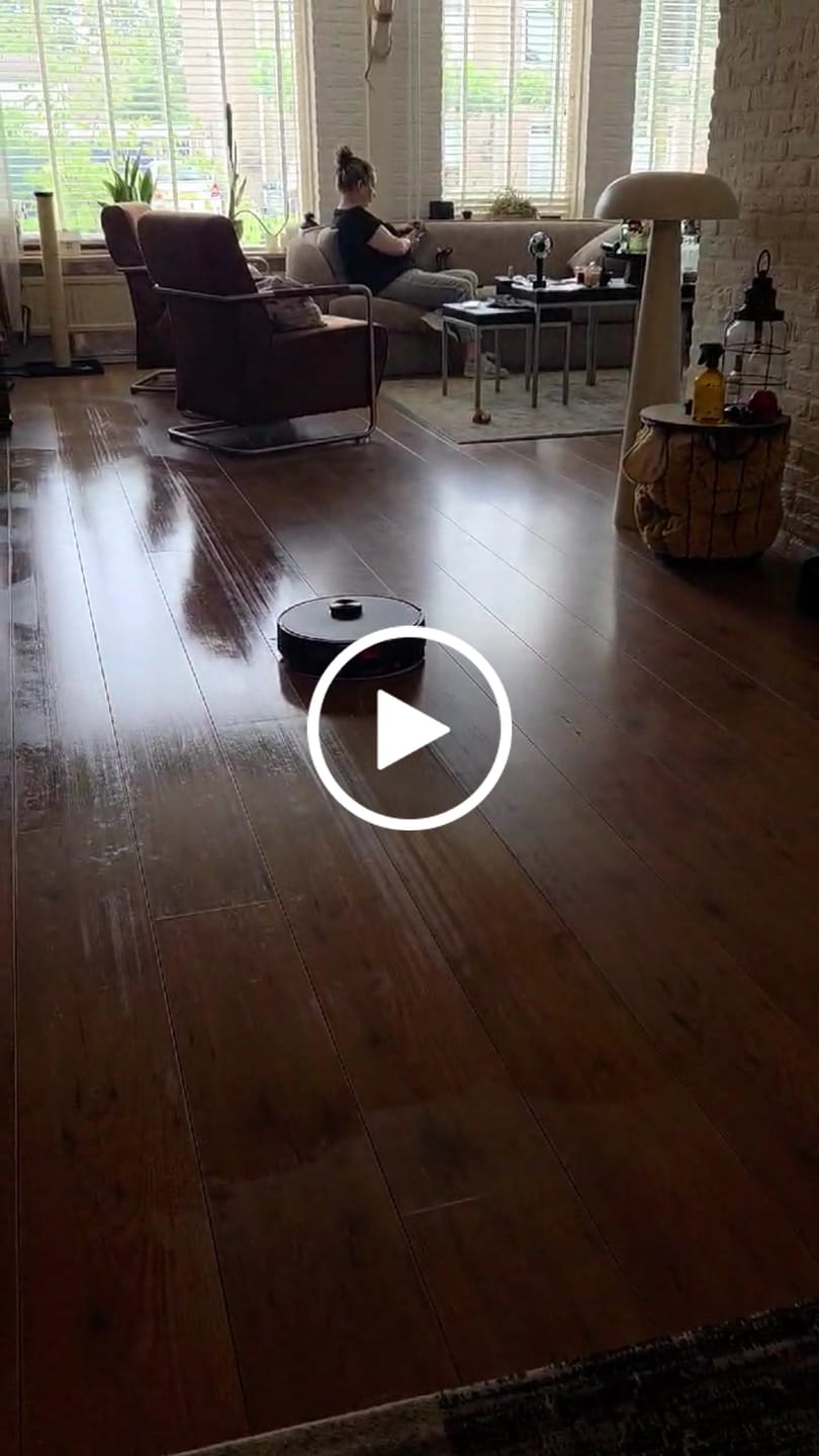 Customer video review of Robotstofzuiger V8 Pro – Volautomatische reiniging met dweilfunctie, slimme navigatie en app-bediening voor moeiteloze schoonmaak