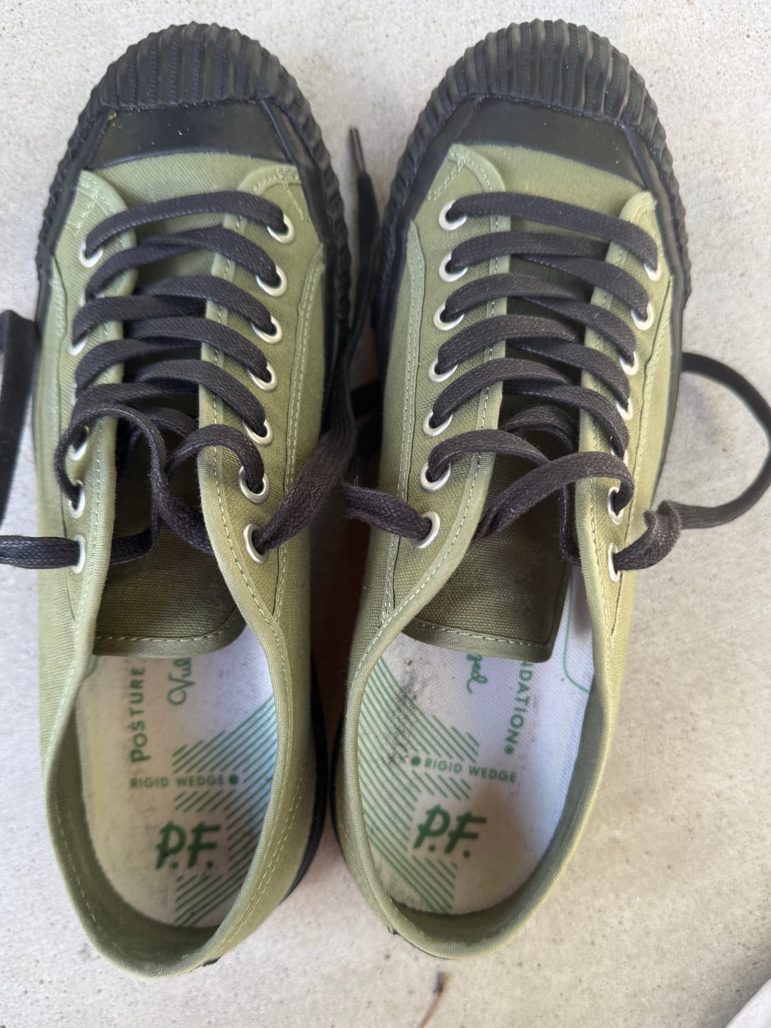 Customer photo review of Grounder Low-Top Olive Green/Black