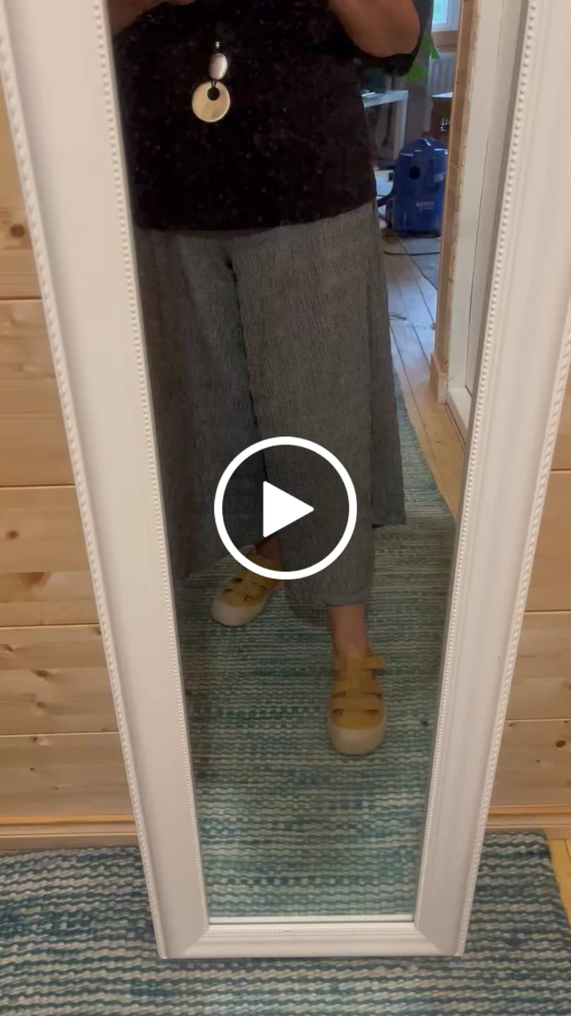 Customer video review of Women Summer Leather Spliced Flat Sandals
