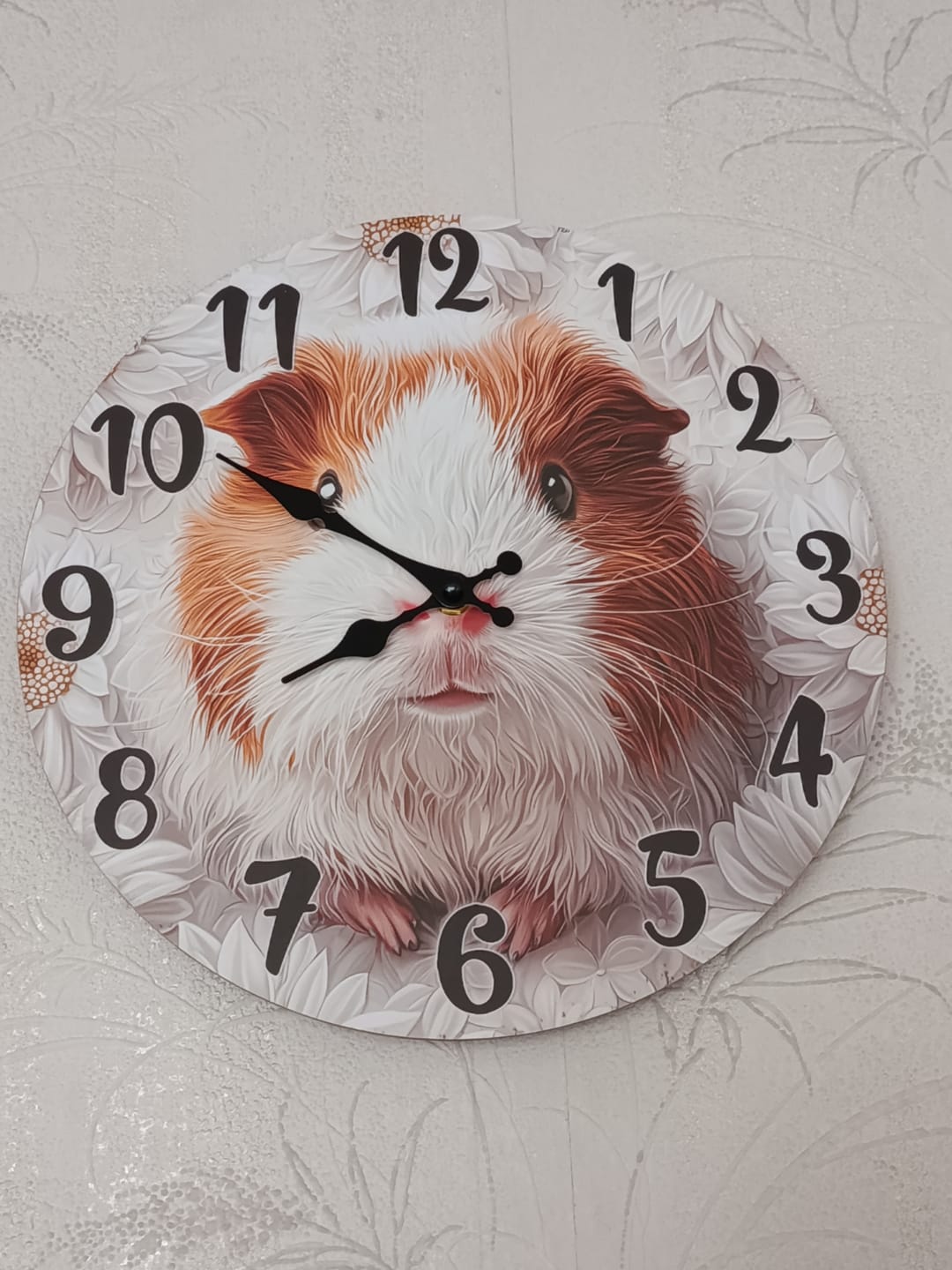 Customer photo review of 🕰️ Wanduhr „Meerschweinchen-Liebe“ – Stilvoller Blickfang für dein Zuhause