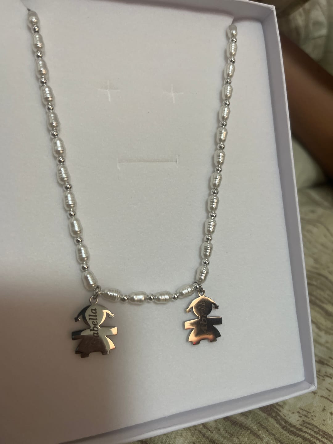 Customer photo review of Girocollo Family In Perle con ciondoli Bimbo Personalizzati