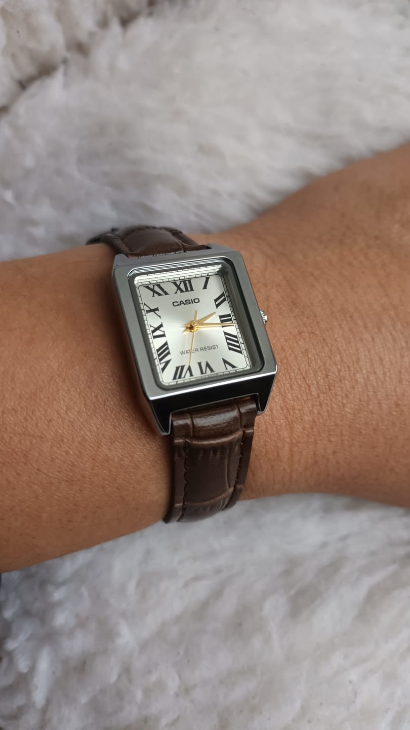 Customer photo review of Reloj Casio Tank Análogo LTP-V007L-9BUDF Cuero Dial Champaña