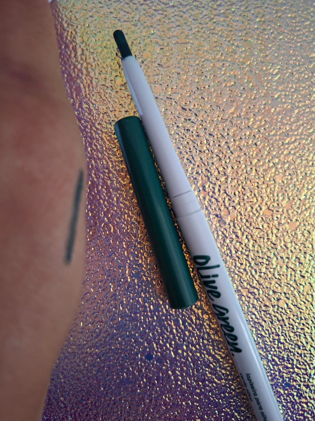 Customer photo review of Lapiseira Para Olhos Olive Green - Vizzela - Verde Oliva Efeito Metalizado
