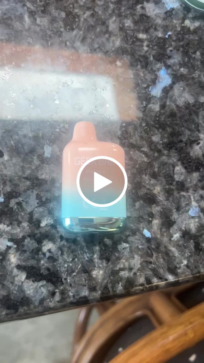 Customer video review of Peach Berry Geek Bar Meloso Mini 1500 Puffs