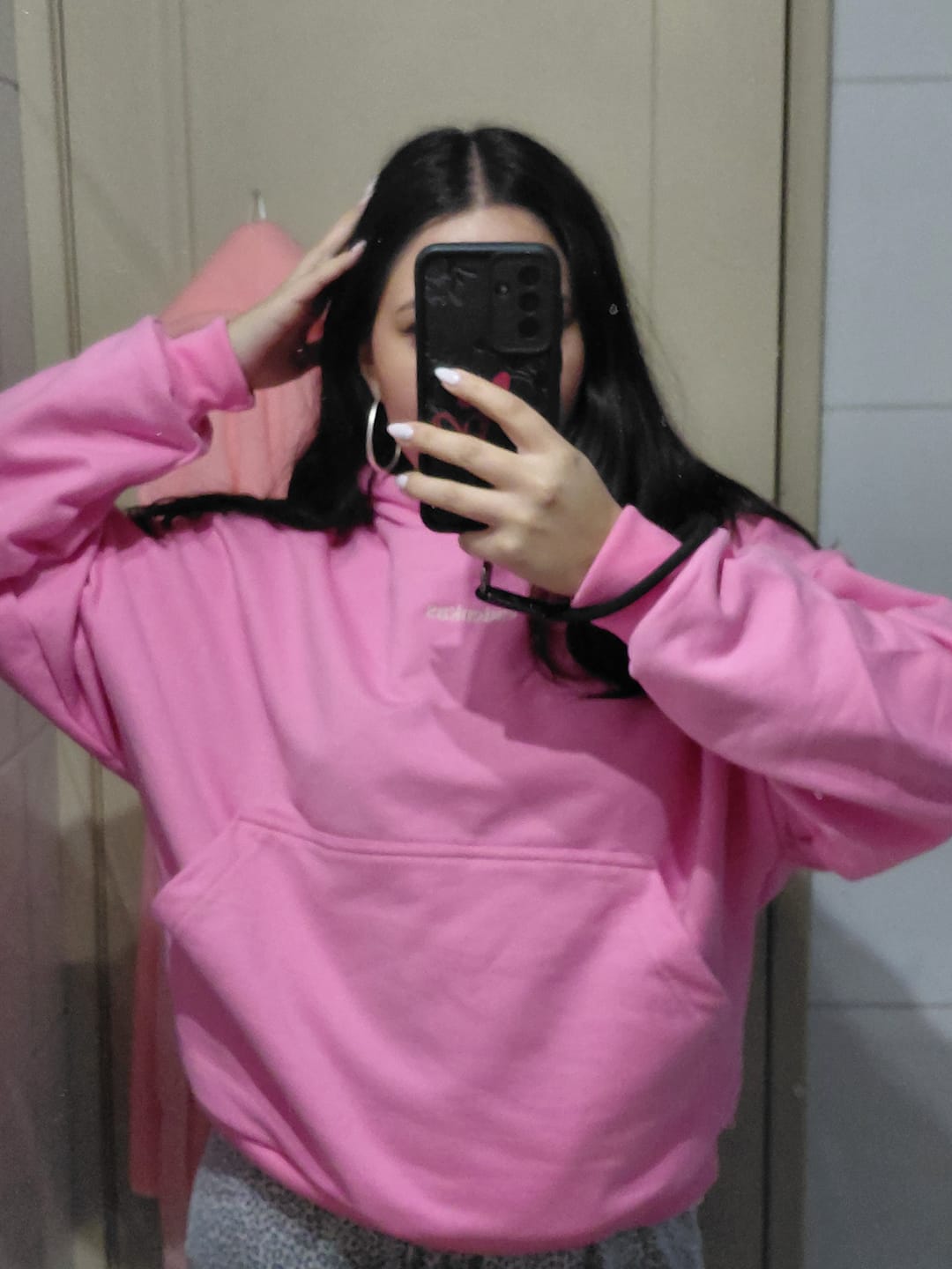 Customer photo review of POLERÓN HOODIE ROSADO - OVERSIZE CON GORRO LOGO BORDADO