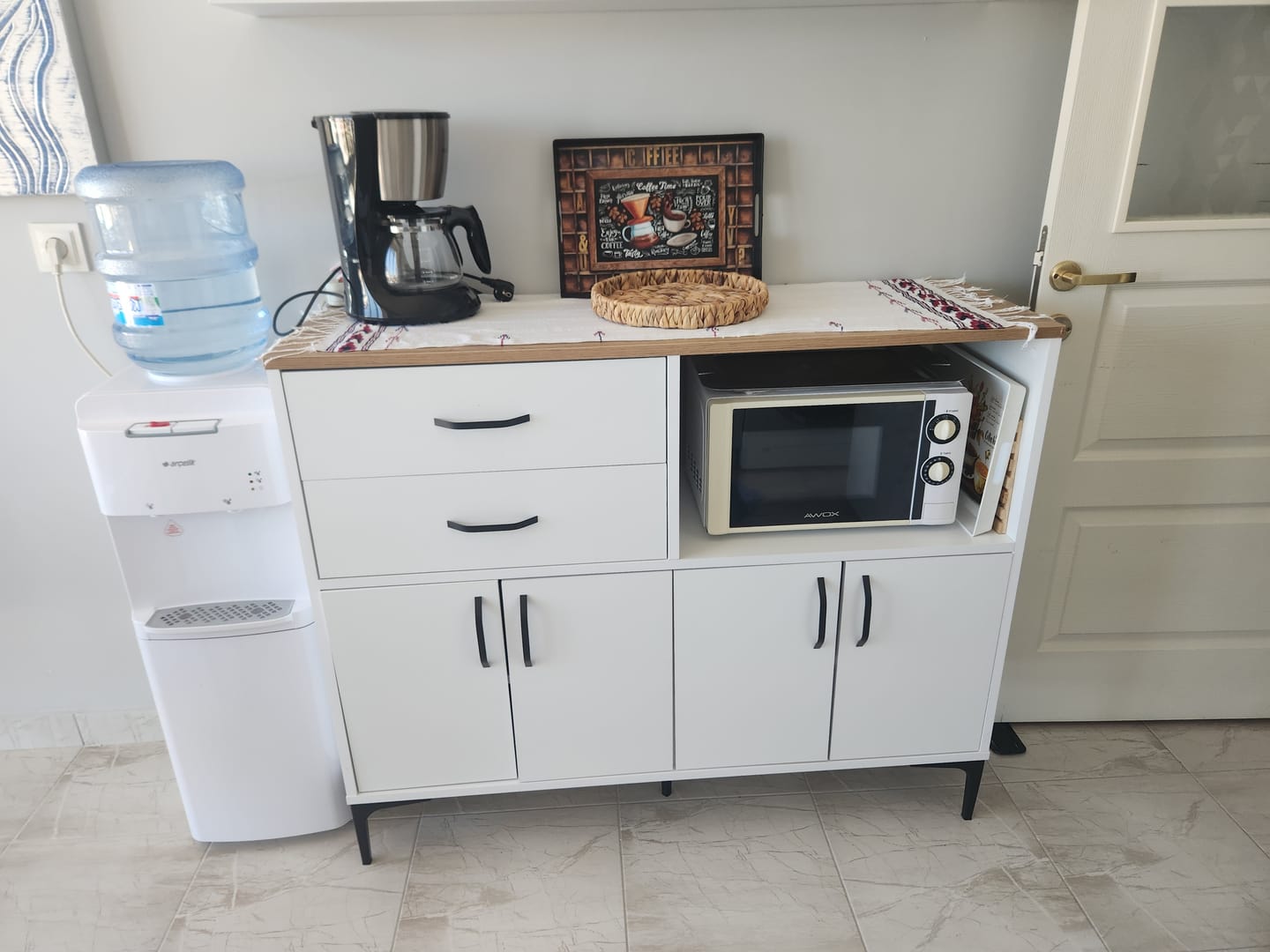Customer photo review of Rani JE166 Kahve Köşesi Çok Amaçlı Dolap 4 Kapaklı 2 Çekmeceli Kiler Mutfak Dolabı Beyaz - Sepet Ceviz