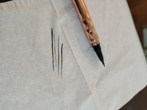 Customer photo review of O.TWO.O GOLD EMBROIDERY EYELINER