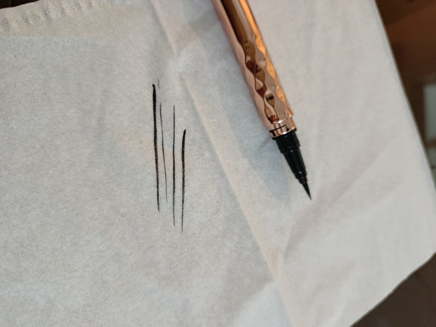 Customer photo review of O.TWO.O GOLD EMBROIDERY EYELINER