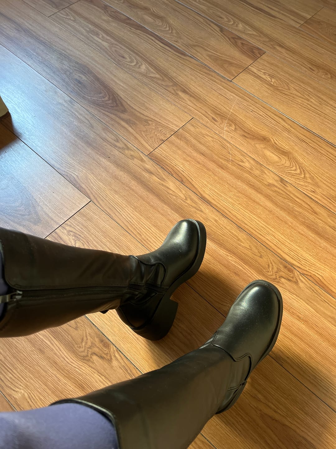Customer photo review of Bota Taco Negra Mujer 55251