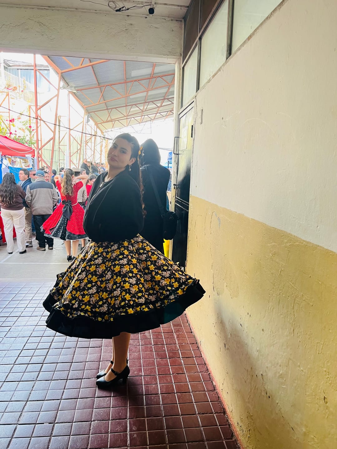 Customer photo review of Falso folklorico BLANCO, 4 capas