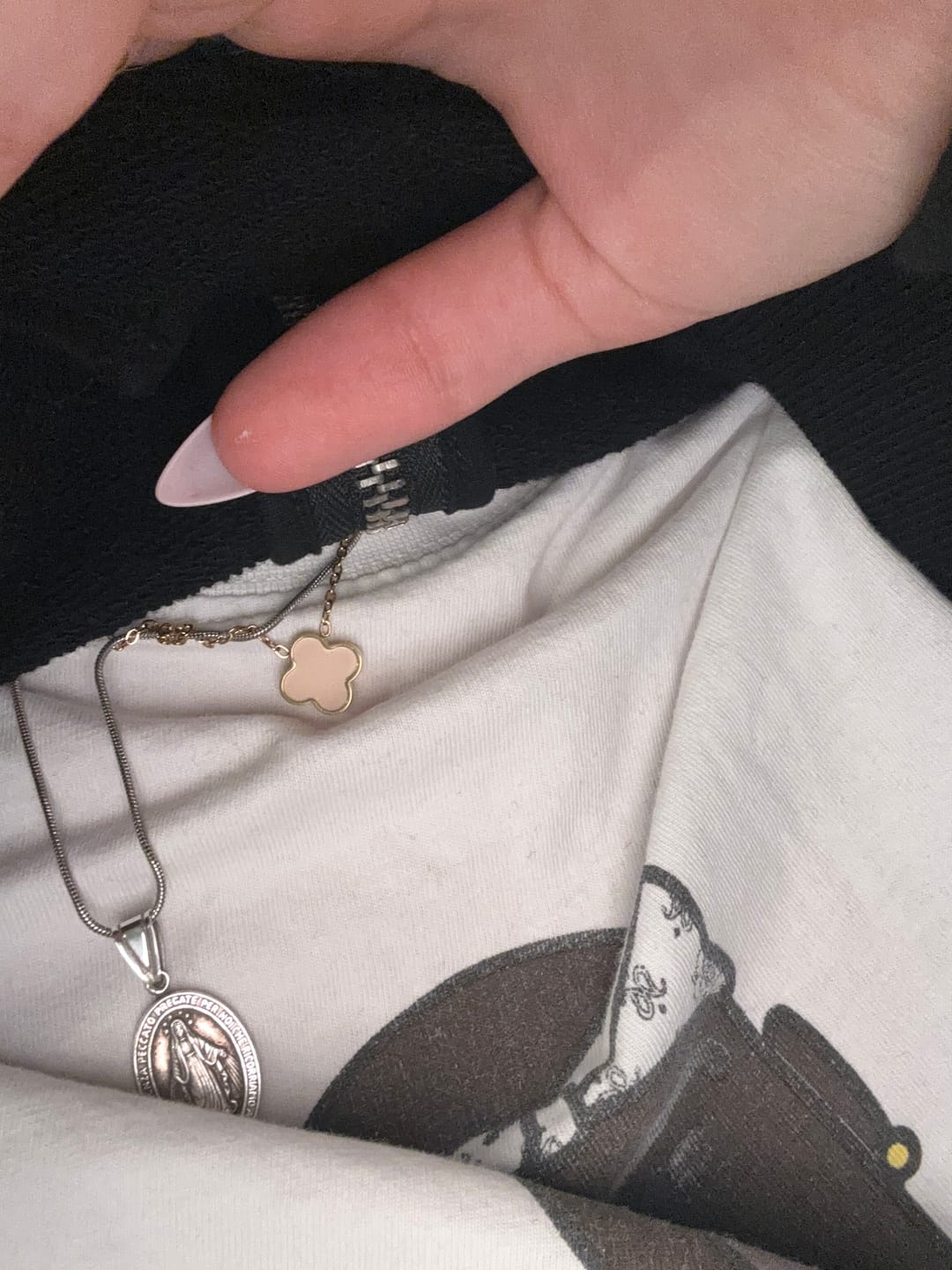 Customer photo review of Beige Clover Kette