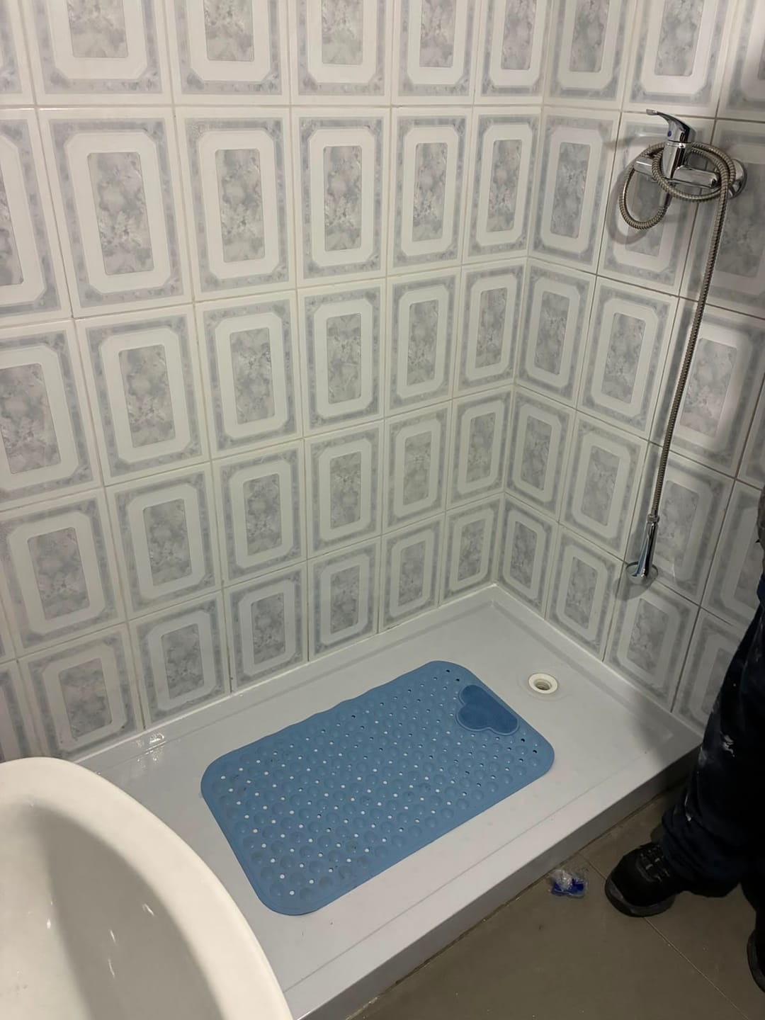 Customer photo review of Piso De Goma Antideslizante Tina Ducha Alfombra Bañera Cepil