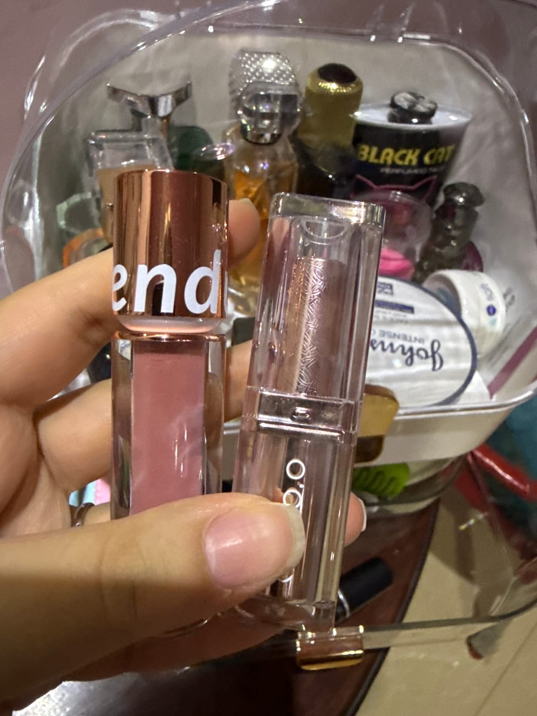 Customer photo review of O.TWO.O HAUTE GOLD FOIL THERMOCHROMIC LIPSTICK