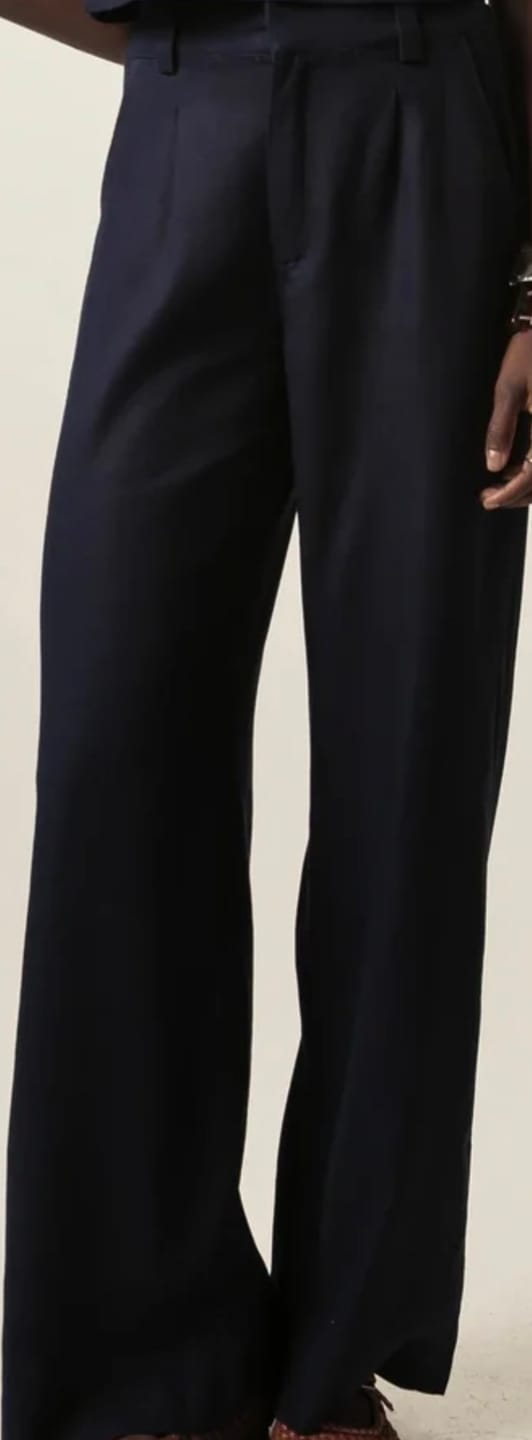Customer photo review of Calça Pantalona Graviola Azul Escuro
