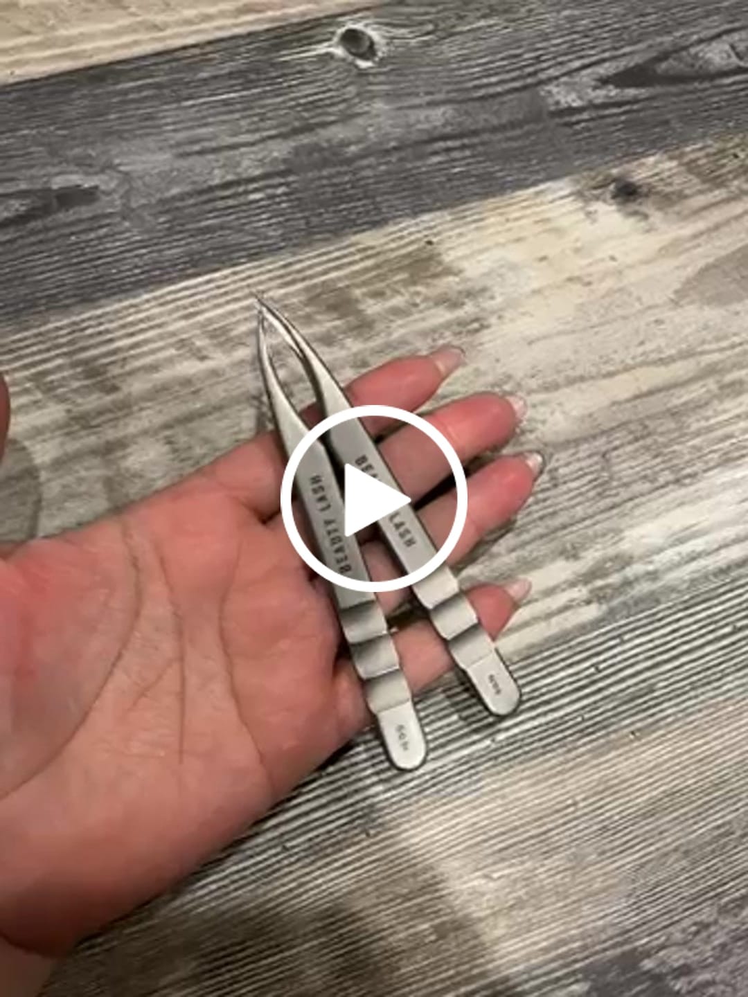 Customer video review of Isolate Tweezer Nº 09 (New)