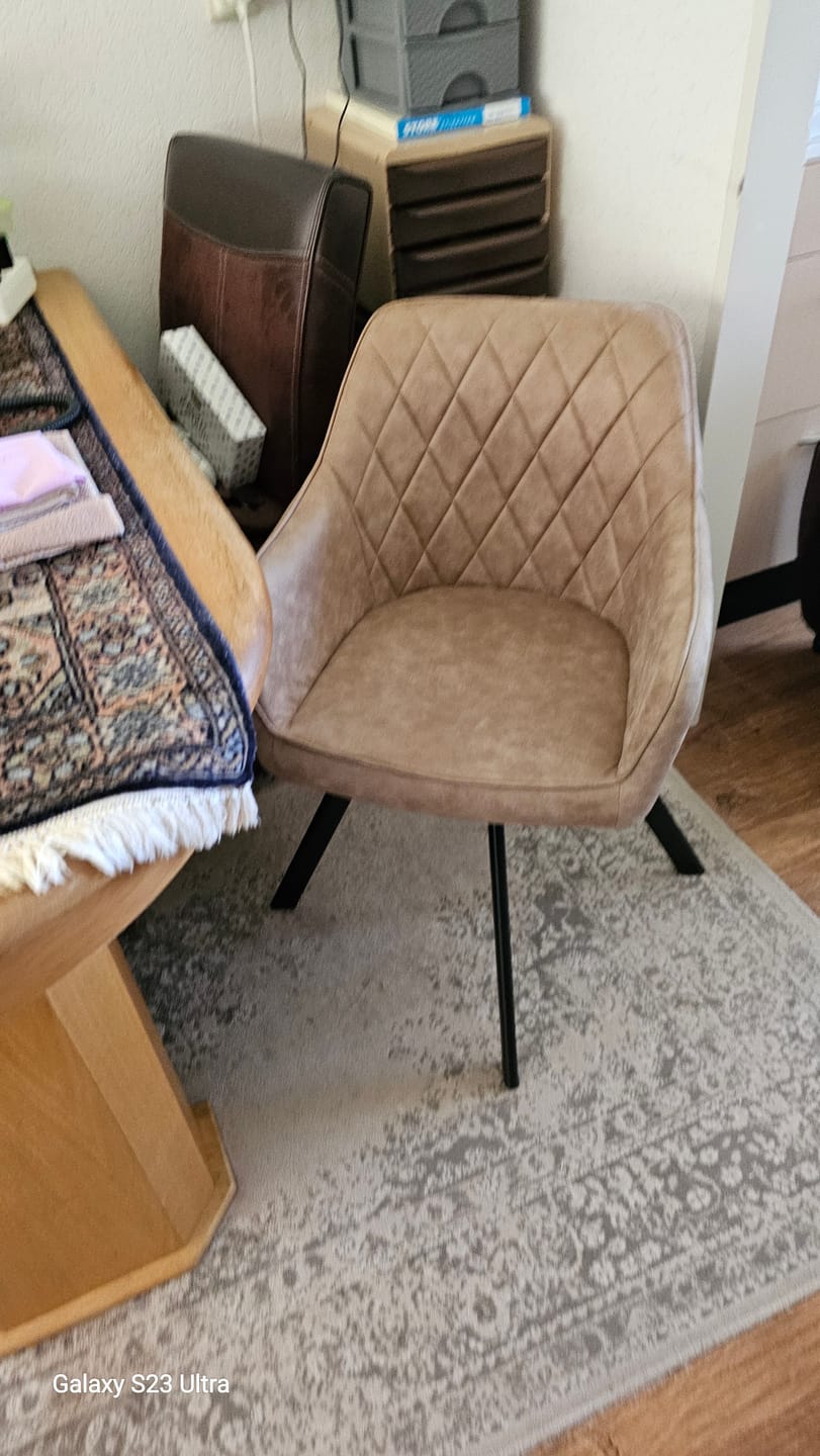 Customer photo review of Brione Draaibare Eetkamerstoel - Taupe
