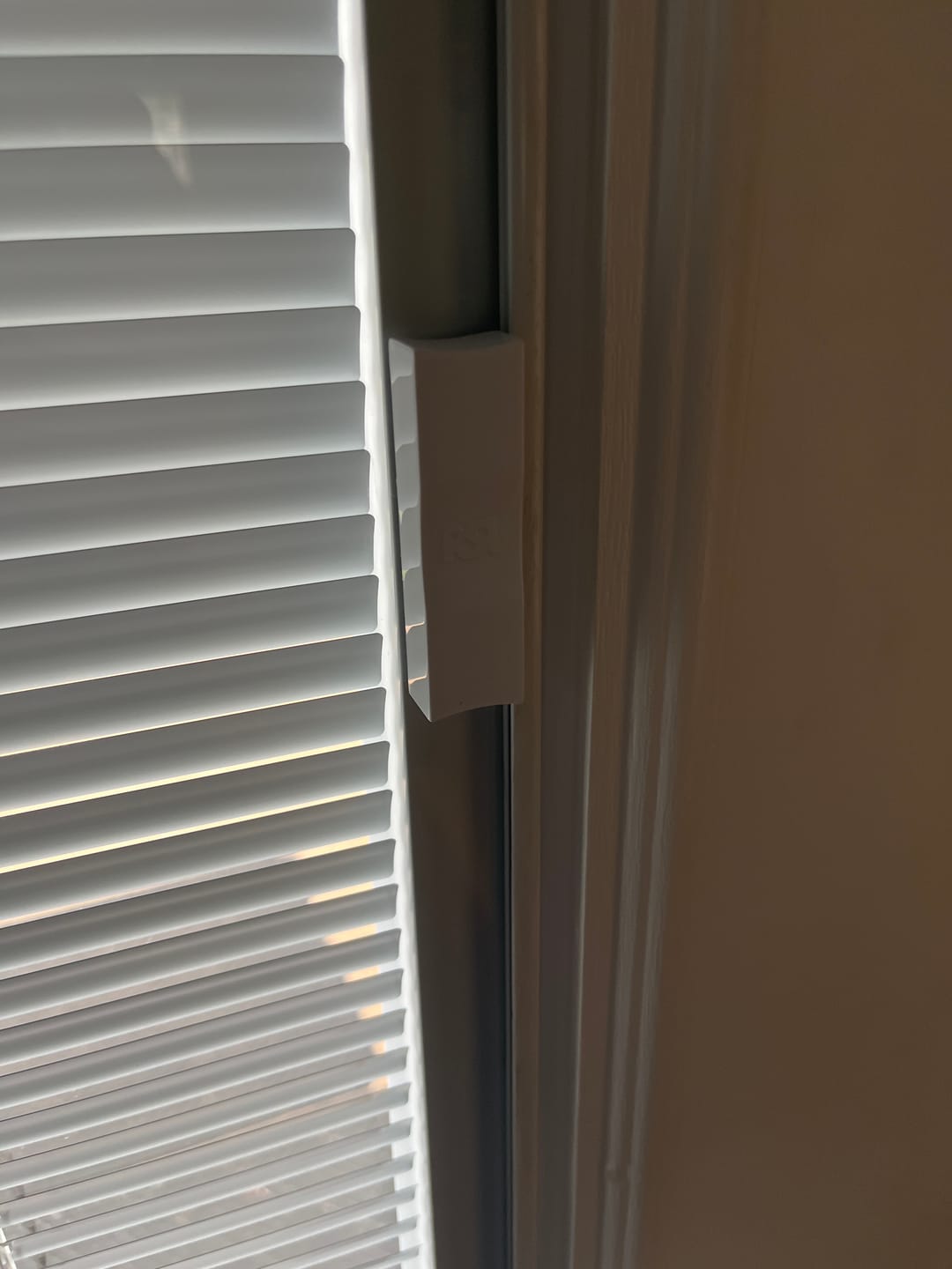 Customer photo review of RSL Sliding Magnetic Blind Controller