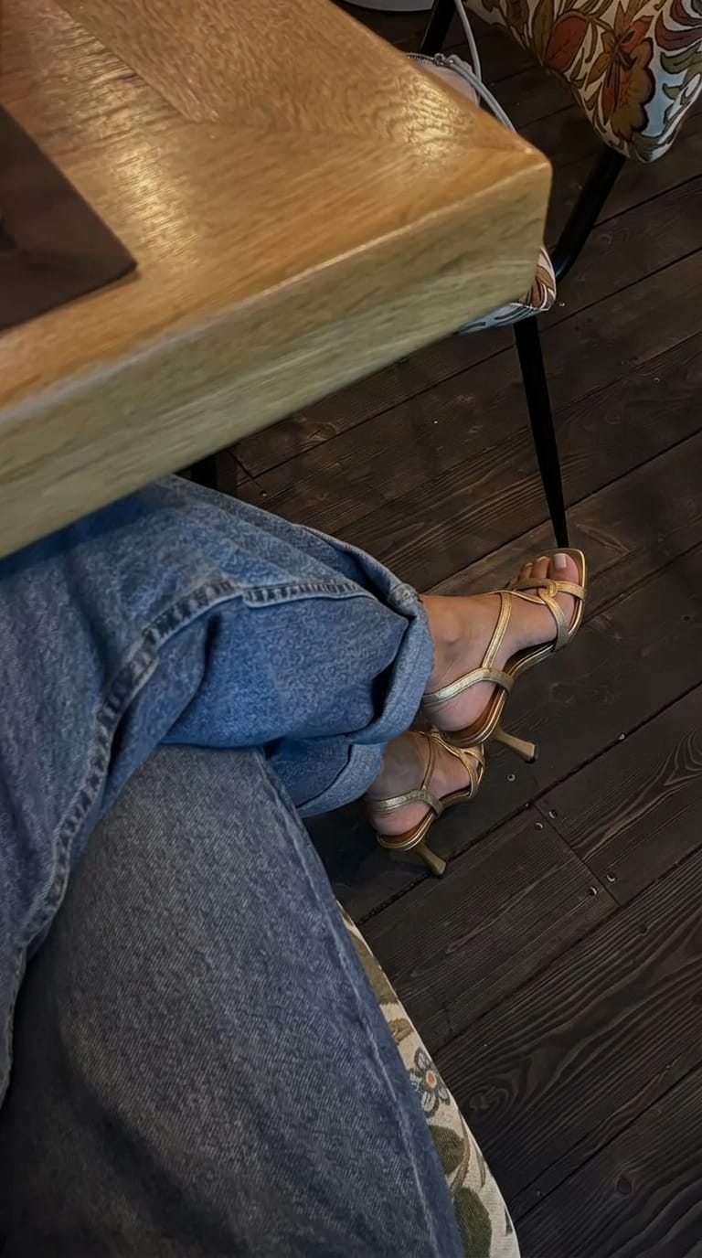 Customer photo review of ESTÍBALIZ | TACONES DORADOS METÁLICOS CRUZADAS