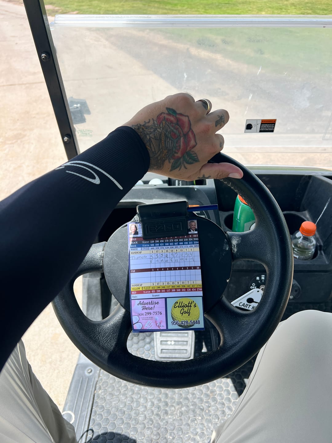Customer photo review of STORYI Sun Protection Arm Sleeves – Black/White