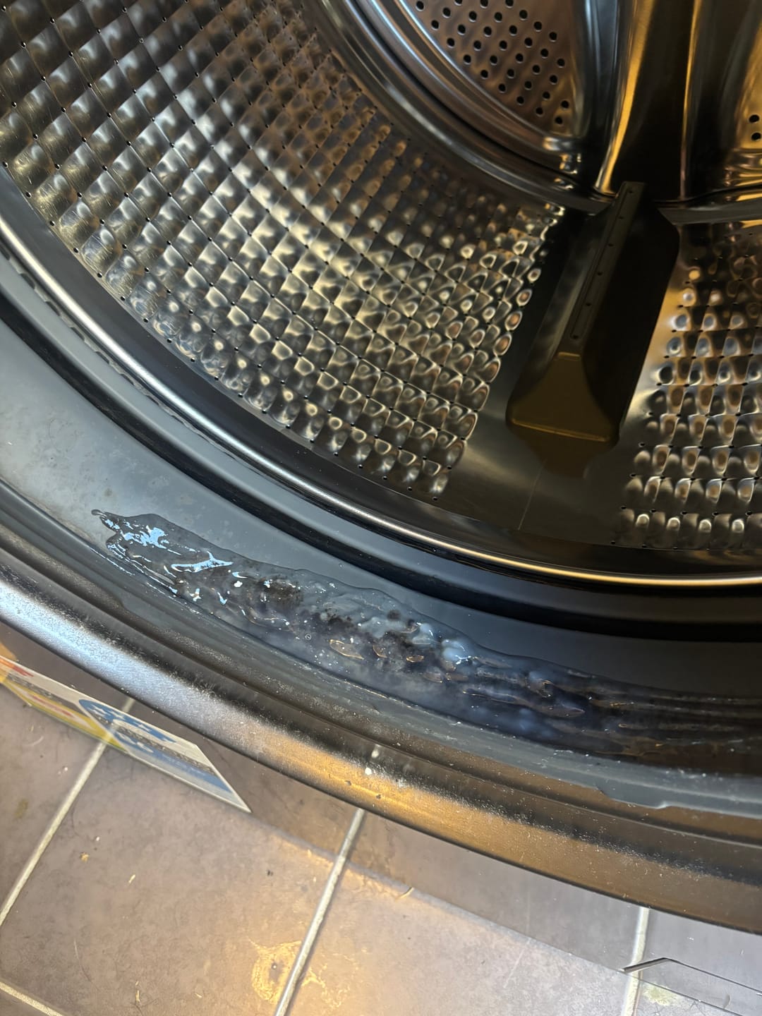 Customer photo review of GLASSGUARD® Miracle Mould Removal Gel