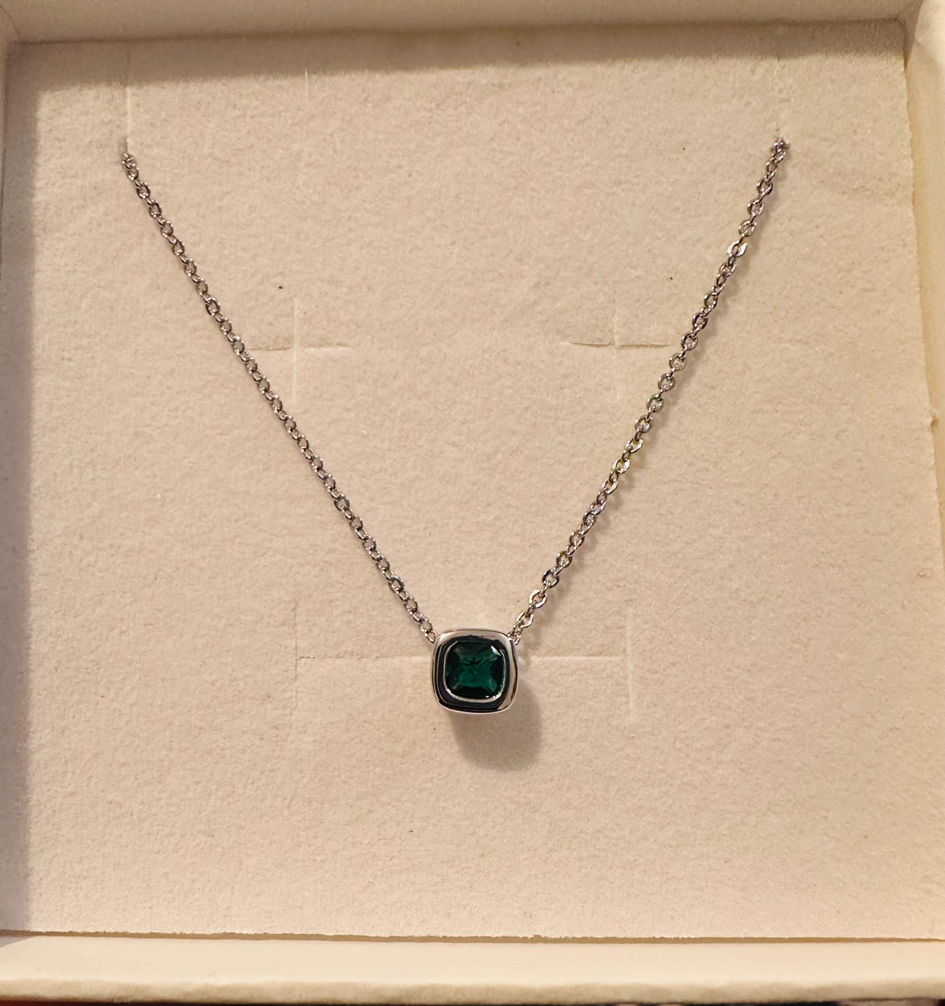 Customer photo review of Collar Birthstone Cuadrado Plateado