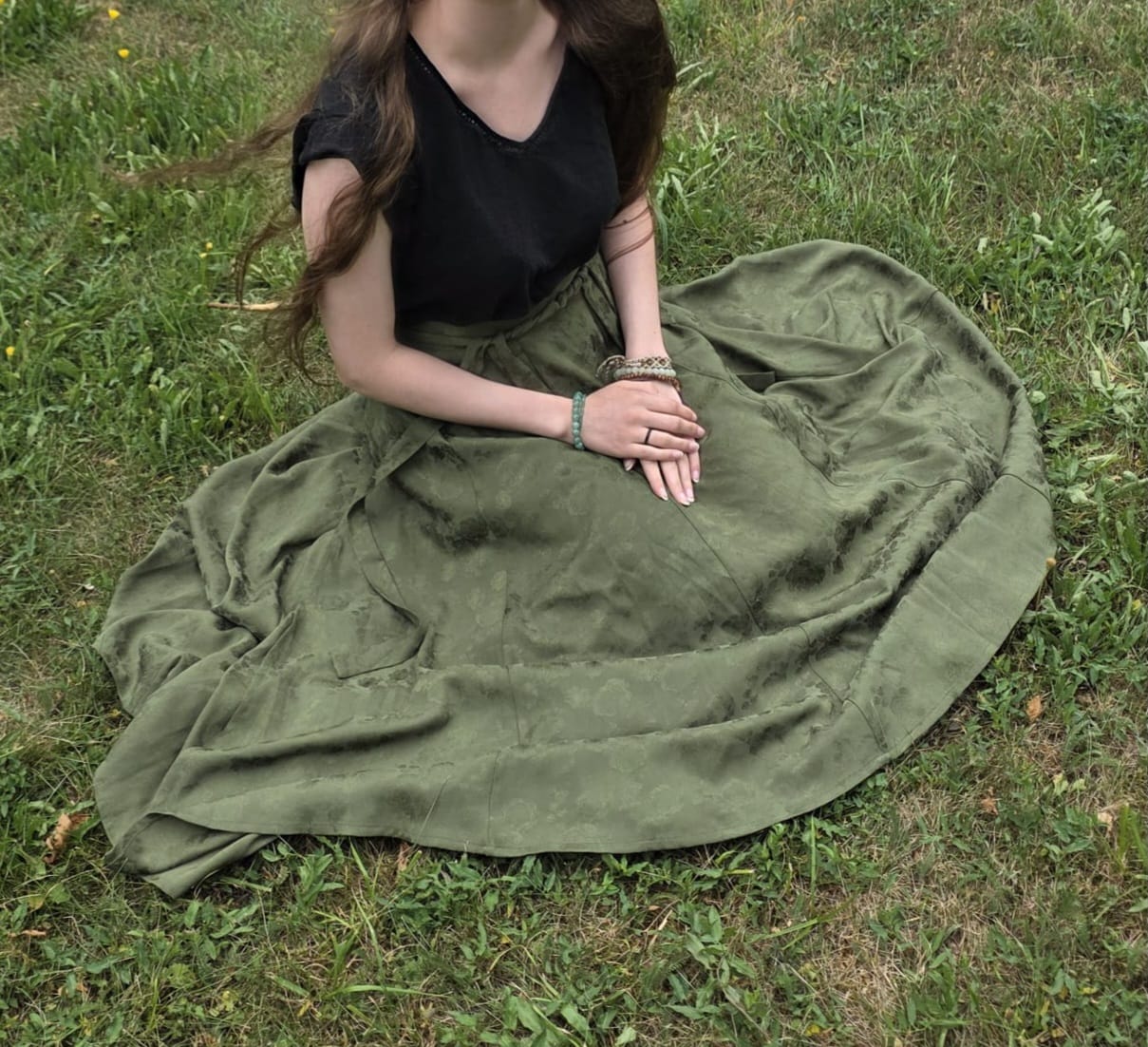 Customer photo review of Holding the Moon 上揽月 Olive Green Weijin Tang 10 Panel Poqun Skirt