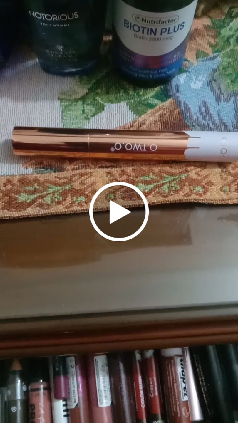 Customer video review of O.TWO.O GOLD MASCARA
