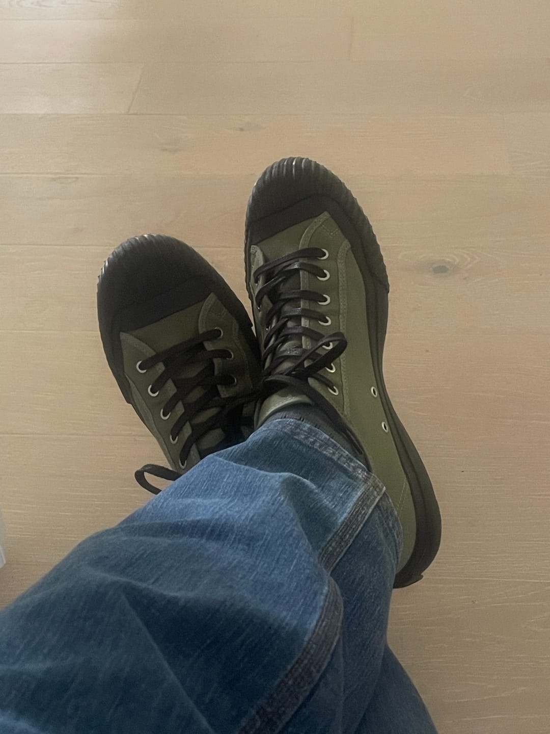 Customer photo review of Grounder Low-Top Olive Green/Black