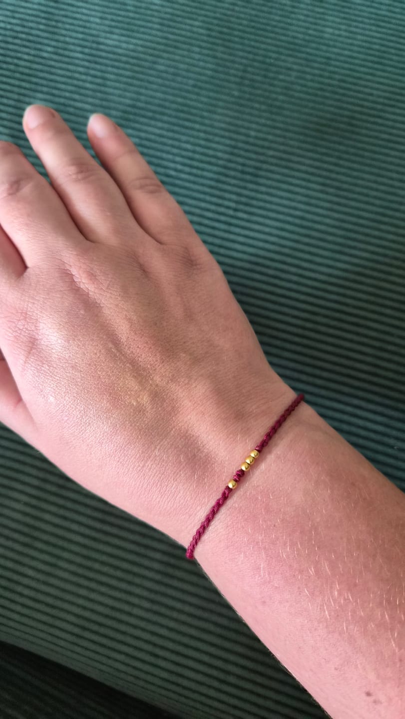 Customer photo review of Tibetisches Glücksarmband mit kleinen Perlen