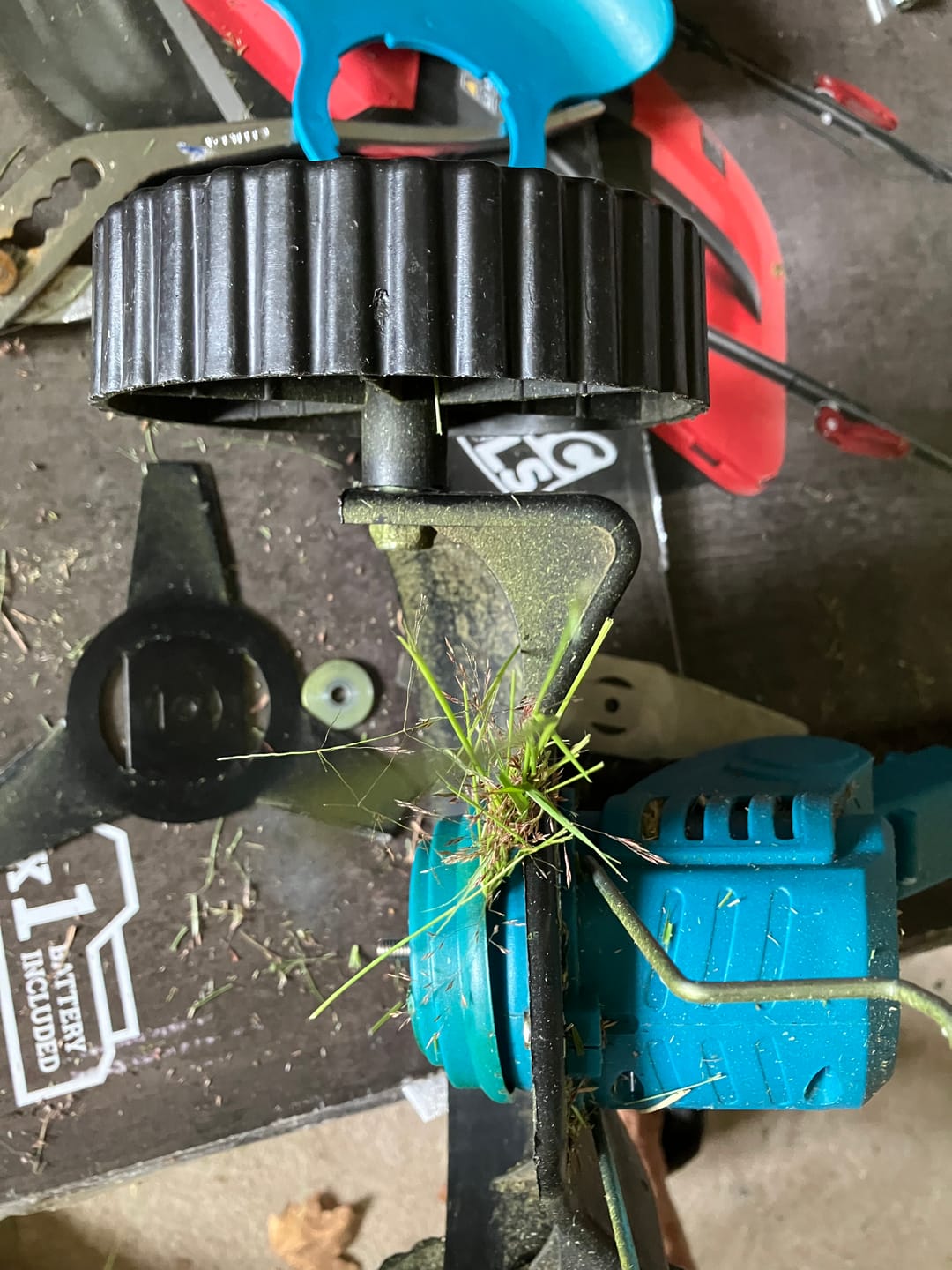 Customer photo review of ONEVAN 30mm & 50mm Pruning Shears | 8" Chainsaw & 8" Pole Chainsaw | 510mm Hedge Trimmer Brushless Cordless 5‑Pc. Combo Kit