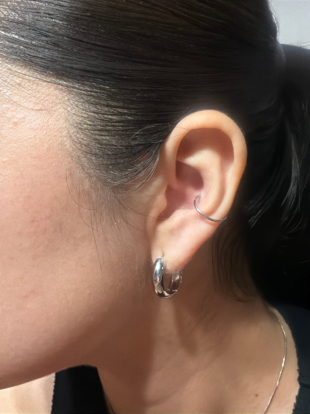 Customer photo review of Aretes Hanae Plata