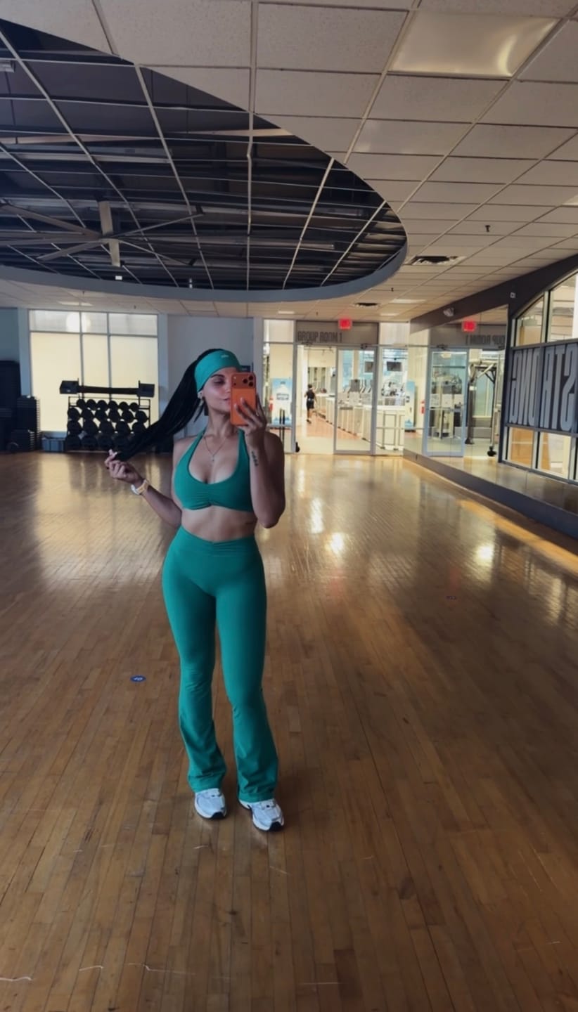 Customer photo review of W3173 Buttersoft Scrunch Halter Bra