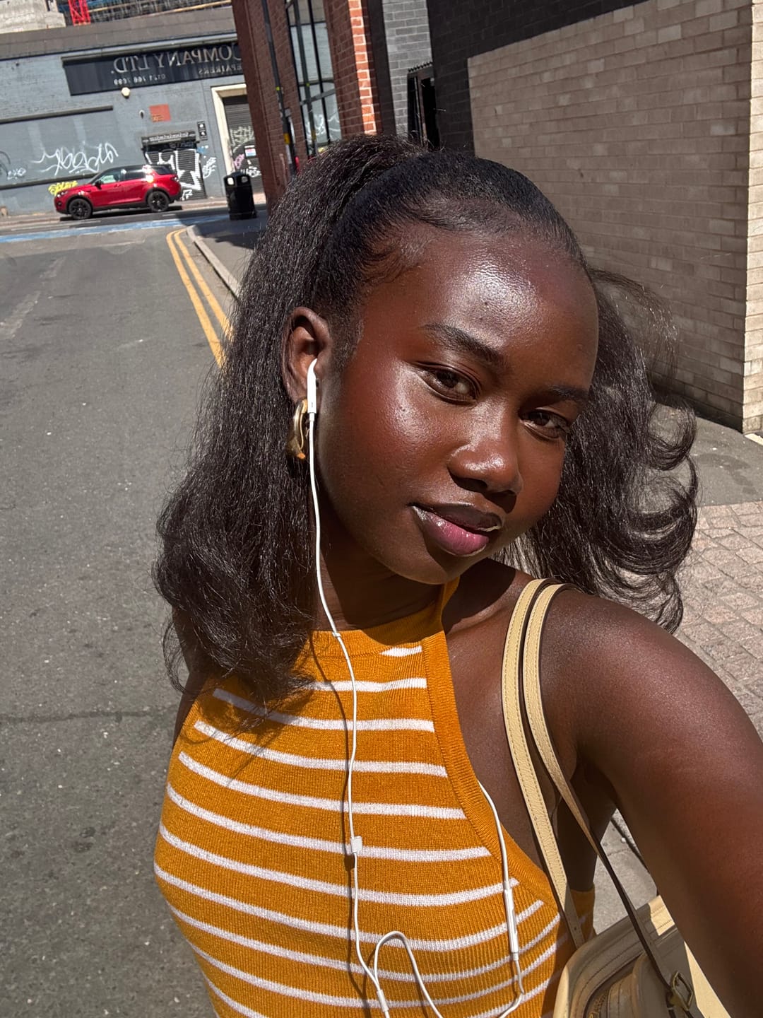 Customer photo review of LAMARA PONYTAIL DARK BROWN