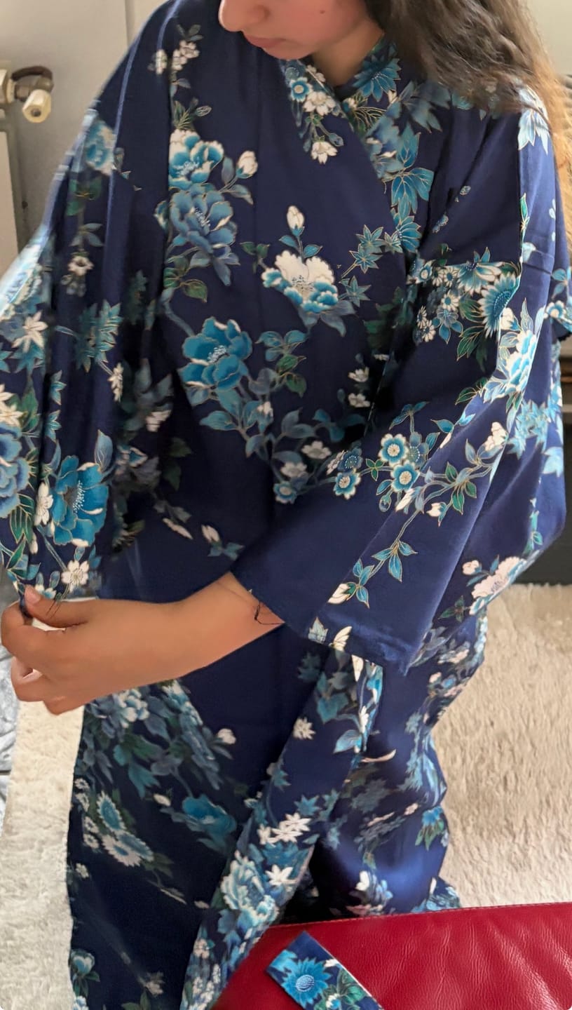 Customer photo review of Kimono Japonais Femme Bleu Hana