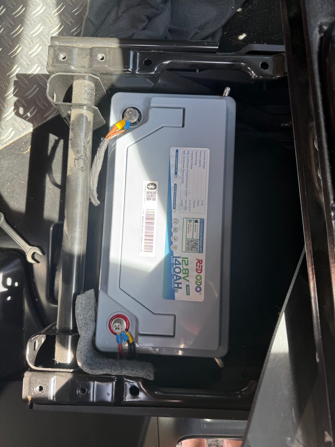 Customer photo review of 0% MwSt. - Redodo 12V 140Ah Untersitz LiFePO4 Batterie mit Bluetooth für Wohnmobil