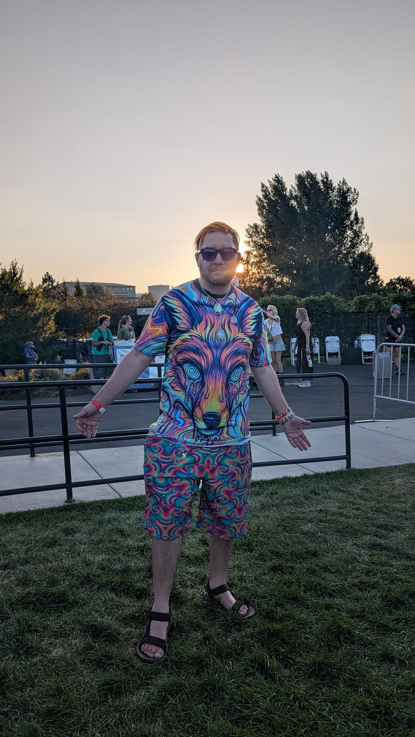 Customer photo review of "Fox Hole" PREMIUM TEE
