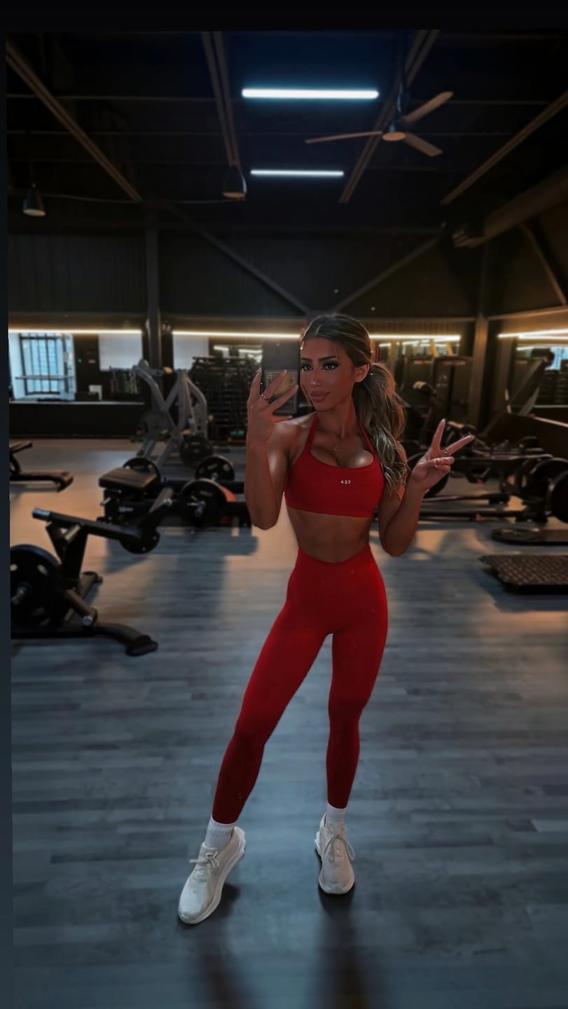 Customer photo review of The V Legging Scarlet
