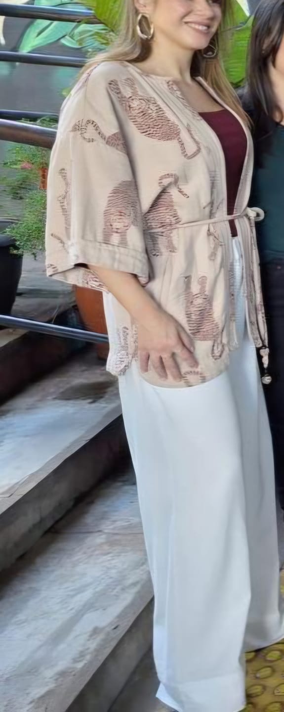 Customer photo review of Calça Pantalona Graviola Off White + Forro