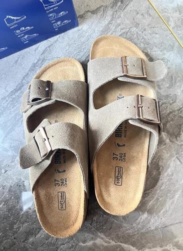 Customer photo review of Unisex Arizona Narrow Smooth Sandals