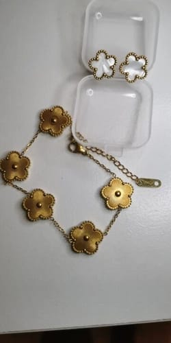 Customer photo review of Colour Clover Diamond Pendant Necklace