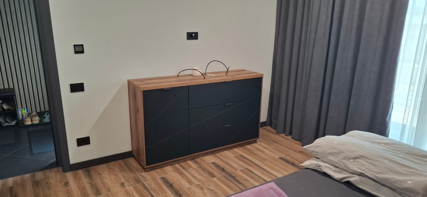 Customer photo review of Comoda FORN, nuc/negru mat, PAL, 156x42.5x93 cm