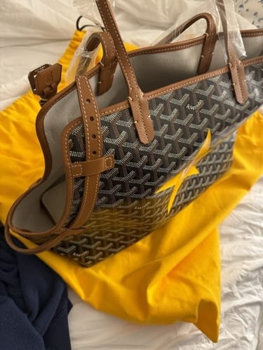 Customer photo review of Pawfect Travel Tote