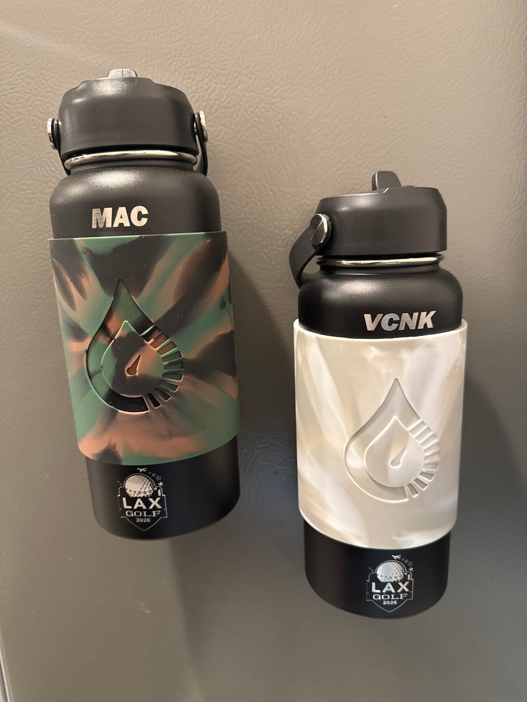 Customer photo review of CUSTOMIZE IT 32oz Bottle + Magnetic + Engraving