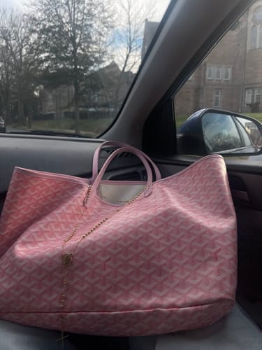 Customer photo review of Vivara Signature Carryall