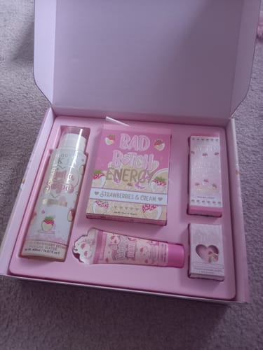 Customer's What A Treat Bundle in Strawberries & Cream, with the pink products displayed inside the open gift box.